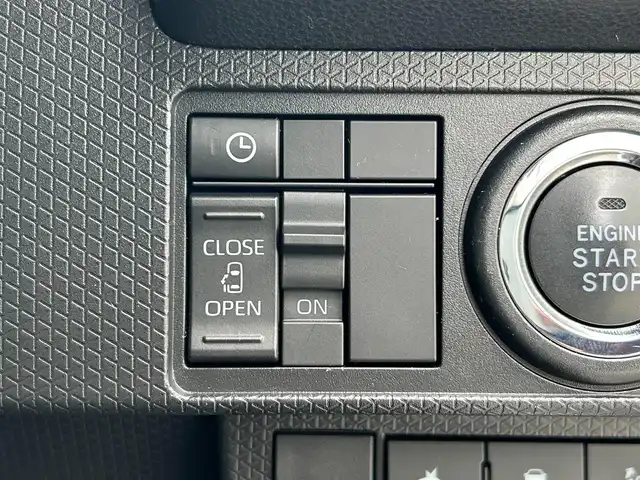 ダイハツ タント X 滋賀県 2023(令5)年 4.7万km シャイニングホワイトパール ガソリン/2WD(FF)/CVT/片側パワースライド/9インチ純正ディスプレイオーディオ/(FM/AM/フルセグ/Bluetooth/HDMI)/バックカメラ/ETC/スマートアシスト/・プリクラッシュブレーキアシスト	/・踏み間違い防止アシスト	/・レーンキープアシスト	/・標識検知機能	/運転席・助手席シートヒーター/アイドリングストップ/電動格納ミラー/電動パーキング/ブレーキホールド/ステアリングスイッチ/オートライト/LEDヘッドライト/ヘッドライトライトレベリング/フルオートエアコン/スマートキー/スペアキー/純正フロアマット