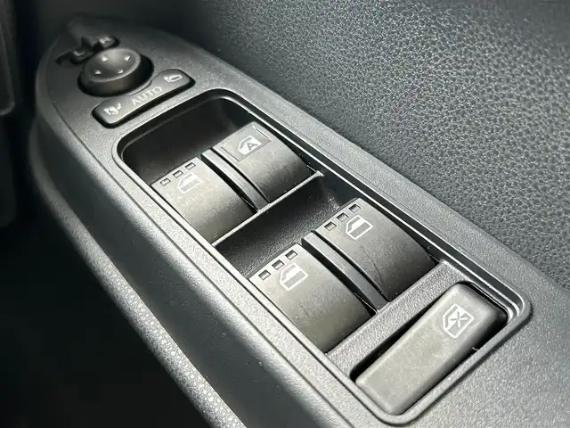 ダイハツ タント X 滋賀県 2023(令5)年 4.7万km シャイニングホワイトパール ガソリン/2WD(FF)/CVT/片側パワースライド/9インチ純正ディスプレイオーディオ/(FM/AM/フルセグ/Bluetooth/HDMI)/バックカメラ/ETC/スマートアシスト/・プリクラッシュブレーキアシスト	/・踏み間違い防止アシスト	/・レーンキープアシスト	/・標識検知機能	/運転席・助手席シートヒーター/アイドリングストップ/電動格納ミラー/電動パーキング/ブレーキホールド/ステアリングスイッチ/オートライト/LEDヘッドライト/ヘッドライトライトレベリング/フルオートエアコン/スマートキー/スペアキー/純正フロアマット