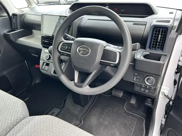 ダイハツ タント X 滋賀県 2023(令5)年 4.7万km シャイニングホワイトパール ガソリン/2WD(FF)/CVT/片側パワースライド/9インチ純正ディスプレイオーディオ/(FM/AM/フルセグ/Bluetooth/HDMI)/バックカメラ/ETC/スマートアシスト/・プリクラッシュブレーキアシスト	/・踏み間違い防止アシスト	/・レーンキープアシスト	/・標識検知機能	/運転席・助手席シートヒーター/アイドリングストップ/電動格納ミラー/電動パーキング/ブレーキホールド/ステアリングスイッチ/オートライト/LEDヘッドライト/ヘッドライトライトレベリング/フルオートエアコン/スマートキー/スペアキー/純正フロアマット