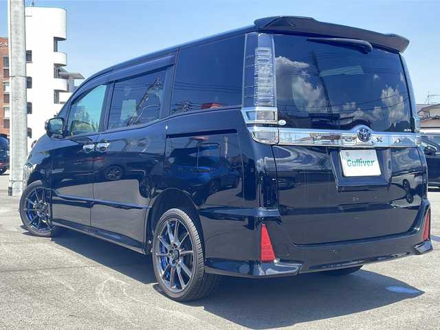 トヨタ ヴォクシー ZS 煌Ⅲ 山口県 2021(令3)年 4.6万km ブラック ワンオーナー/4WD/TRDエアロ/WedsSportsアルミホイール/10インチ純正ナビ/　(フルセグTV/AM/FM/CD/DVD/BT)/バックカメラ/前後ドライブレコーダー/ステアリングスイッチ/寒冷地仕様/Toyota Safety Sense/クルーズコントロール/アイドリングストップ/オートハイビーム/両側パワースライドドア/ETC/前後ドライブレコーダー/クラッツィオシートカバー/純正AW付冬タイヤ積込/スターター付スマートキー/スペアキー