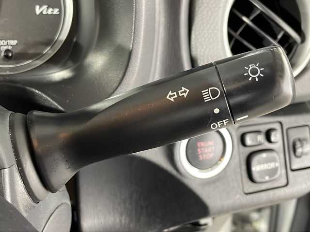 トヨタ ヴィッツ F スマイルエディション 福岡県 2012(平24)年 5.2万km シルバーM 禁煙車KENWOOD　7型SDナビ（ワンセグTV/CD/BT）バックモニターETCドラレコスマートキープッシュスタート電動格納ミラー