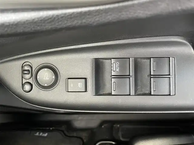ホンダ フィット 13G Fパッケージ 青森県 2015(平27)年 5万km クリスタルブラックパール 4WD/ワンオーナー/寒冷地仕様/純正メモリナビ/AM/FM/CD/DVD/USB/BT/フルセグ/ＥＴＣ/アイドリングストップ/横滑り防止機能/ドアバイザー/電格ミラー/スペアキー/純正フロアマット/冬タイヤ積み込み有/保証書/取扱説明書/記録簿
