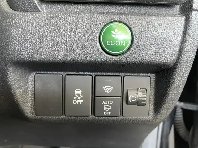 ホンダ フィット 13G Fパッケージ 青森県 2015(平27)年 5万km クリスタルブラックパール 4WD/ワンオーナー/寒冷地仕様/純正メモリナビ/AM/FM/CD/DVD/USB/BT/フルセグ/ＥＴＣ/アイドリングストップ/横滑り防止機能/ドアバイザー/電格ミラー/スペアキー/純正フロアマット/冬タイヤ積み込み有/保証書/取扱説明書/記録簿