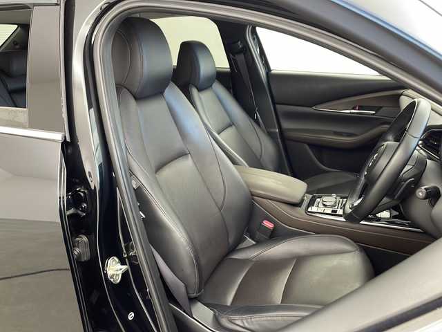 マツダ ＣＸ－３０ XD Lパッケージ 兵庫県 2020(令2)年 4.7万km ジェットブラックマイカ ・純正ナビ/CD/DVD/BT/TV/・i-ACTIVSENSE/・360度セーフティパッケージ/・ドラポジ支援パッケージ/・スマートブレーキサポート/・レーダークルーズコントロール/・パドルシフト/・前後コーナーセンサー/・BSM/・HUD/・全方位カメラ/・パワーバックドア/・前席シートヒーター/・運転席パワーシート/・運転席メモリーシート/・レザーシート/・ビルトインETC/・前後ドライブレコーダー/・ステアリングリモコン/・パドルシフト/・LEDオートライト/・オートマチックハイビーム/・純正18インチアルミホイール/・スマートキー/・スペアキー/・プッシュスタート/・W＋サイドエアバッグ/・カーテンエアバッグ