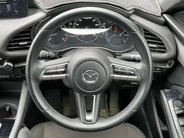 マツダ マツダ３ファストバック 15S ツーリング 道央・札幌 2020(令2)年 4.4万km ソウルレッドクリスタルM ワンオーナー/6速MT/純正メーカーナビ/CD/DVD/BT/フルセグ/衝突被害軽減ブレーキ/横滑り防止装置/レーダークルーズコントロール/クリアランスソナー/アラウンドビューモニター/ドライブレコーダー/デジタルインナーミラー/アイドリングストップ/革巻きステアリング/ステアリングリモコン/電動パーキング/オートブレーキホールド/プッシュスタート/スマートキー/LEDヘッドライト/オートライト/オートハイビーム/電動格納ミラー/ウィンカーミラー/フロアマット/スペアキー/純正AW付冬タイヤ積込/215/45/R18/2021年/山8mm