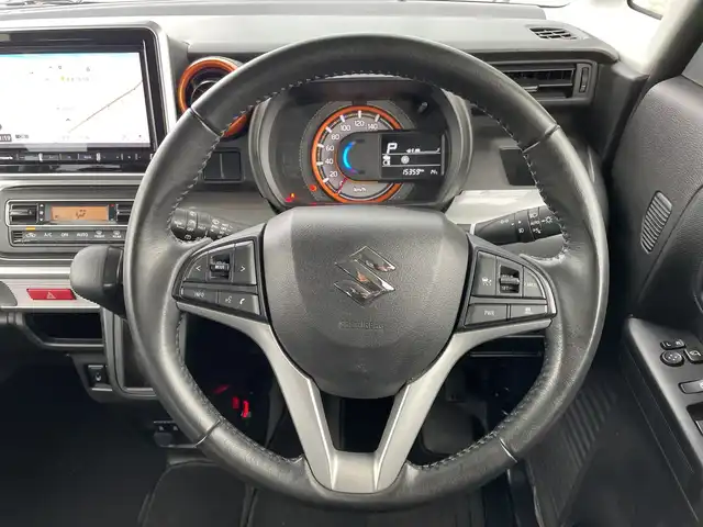 スズキ スペーシア ギア HYBRID XZ 千葉県 2021(令3)年 1.6万km クールカーキパールメタリック/ガンメタリック2トーン 社外8インチメモリナビ/(AM/FM/CD/DVD/SD/フルセグ/Bluetooth)/バックカメラ/衝突被害軽減システム/車線逸脱警報/クルーズコントロール/両側パワースライドドア/横滑り防止装置/ETC/アイドリングストップ/LEDヘッドライト/フォグランプ/オートライト/ウィンカーミラー/電動格納ミラー/純正14インチAW/シートヒーター/シートリフター/禁煙車/プッシュスタート/スマートキー/フロアマット