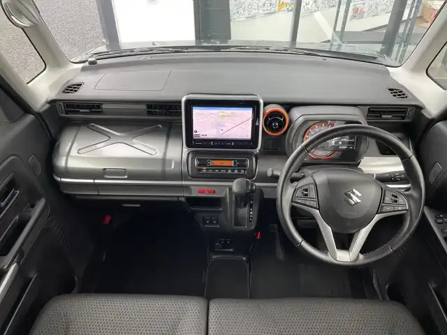 スズキ スペーシア ギア HYBRID XZ 千葉県 2021(令3)年 1.6万km クールカーキパールメタリック/ガンメタリック2トーン 社外8インチメモリナビ/(AM/FM/CD/DVD/SD/フルセグ/Bluetooth)/バックカメラ/衝突被害軽減システム/車線逸脱警報/クルーズコントロール/両側パワースライドドア/横滑り防止装置/ETC/アイドリングストップ/LEDヘッドライト/フォグランプ/オートライト/ウィンカーミラー/電動格納ミラー/純正14インチAW/シートヒーター/シートリフター/禁煙車/プッシュスタート/スマートキー/フロアマット