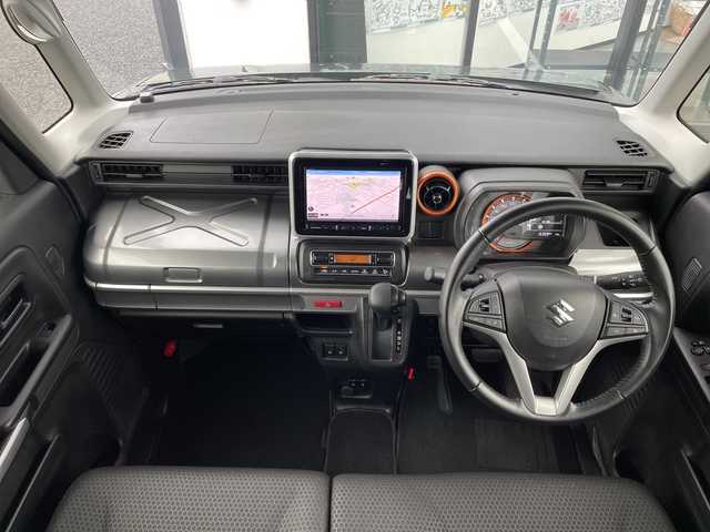 スズキ スペーシア ギア HYBRID XZ 千葉県 2021(令3)年 1.6万km クールカーキパールメタリック/ガンメタリック2トーン 社外8インチメモリナビ/(AM/FM/CD/DVD/SD/フルセグ/Bluetooth)/バックカメラ/衝突被害軽減システム/車線逸脱警報/クルーズコントロール/両側パワースライドドア/横滑り防止装置/ETC/アイドリングストップ/LEDヘッドライト/フォグランプ/オートライト/ウィンカーミラー/電動格納ミラー/純正14インチAW/シートヒーター/シートリフター/禁煙車/プッシュスタート/スマートキー/フロアマット