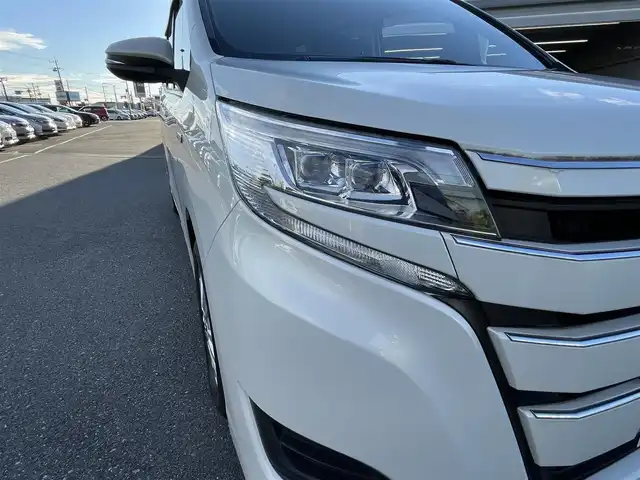 トヨタ ノア ハイブリッド X 茨城県 2017(平29)年 6.3万km ラグジュアリーホワイトパールクリスタルシャインガラスフレーク /トヨタセーフティセンス//フリップダウンモニター//純正ナビ/　　FM/AM/BT/フルセグTV//バックカメラ//クルーズコントロール//片側電動ドア//LEDヘッドライト//オートライト//純正アルミホイール//ETC//スマートキー