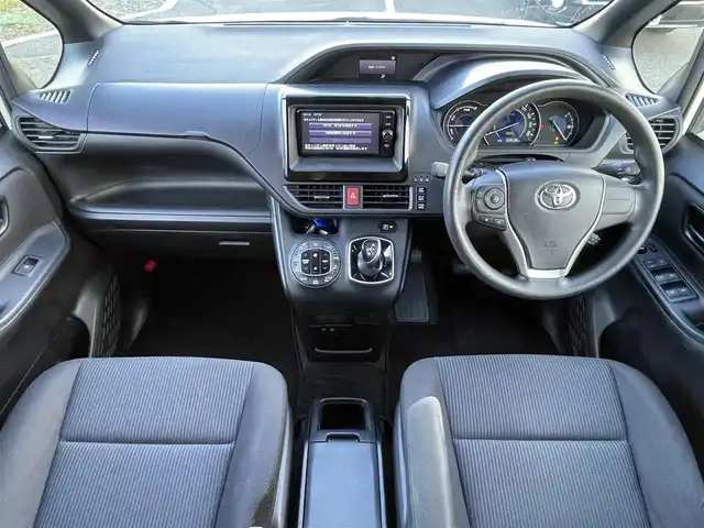 トヨタ ノア ハイブリッド X 茨城県 2017(平29)年 6.3万km ラグジュアリーホワイトパールクリスタルシャインガラスフレーク /トヨタセーフティセンス//フリップダウンモニター//純正ナビ/　　FM/AM/BT/フルセグTV//バックカメラ//クルーズコントロール//片側電動ドア//LEDヘッドライト//オートライト//純正アルミホイール//ETC//スマートキー