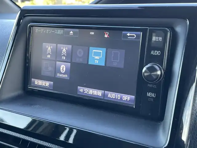 トヨタ ノア ハイブリッド X 茨城県 2017(平29)年 6.3万km ラグジュアリーホワイトパールクリスタルシャインガラスフレーク /トヨタセーフティセンス//フリップダウンモニター//純正ナビ/　　FM/AM/BT/フルセグTV//バックカメラ//クルーズコントロール//片側電動ドア//LEDヘッドライト//オートライト//純正アルミホイール//ETC//スマートキー