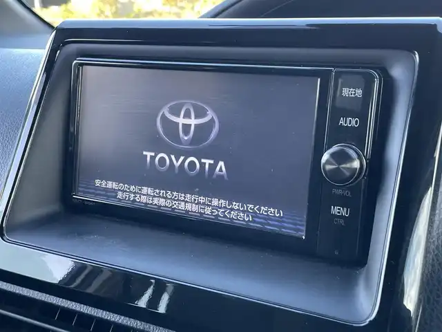 トヨタ ノア ハイブリッド X 茨城県 2017(平29)年 6.3万km ラグジュアリーホワイトパールクリスタルシャインガラスフレーク /トヨタセーフティセンス//フリップダウンモニター//純正ナビ/　　FM/AM/BT/フルセグTV//バックカメラ//クルーズコントロール//片側電動ドア//LEDヘッドライト//オートライト//純正アルミホイール//ETC//スマートキー