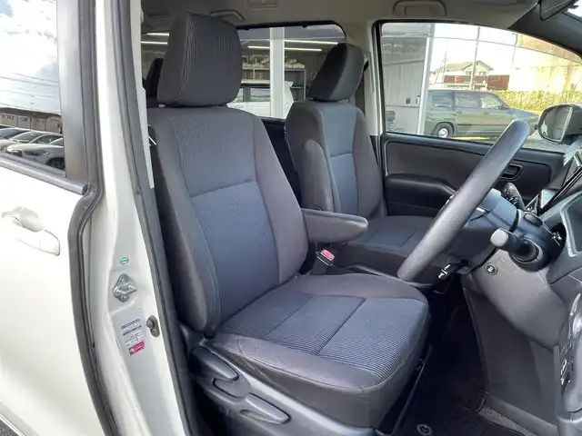 トヨタ ノア ハイブリッド X 茨城県 2017(平29)年 6.3万km ラグジュアリーホワイトパールクリスタルシャインガラスフレーク /トヨタセーフティセンス//フリップダウンモニター//純正ナビ/　　FM/AM/BT/フルセグTV//バックカメラ//クルーズコントロール//片側電動ドア//LEDヘッドライト//オートライト//純正アルミホイール//ETC//スマートキー