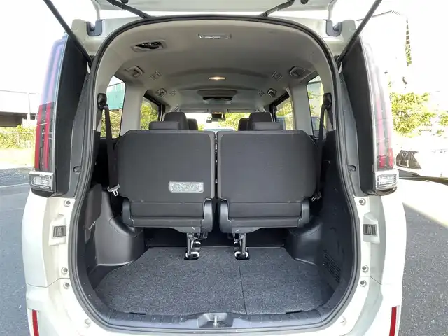 トヨタ ノア ハイブリッド X 茨城県 2017(平29)年 6.3万km ラグジュアリーホワイトパールクリスタルシャインガラスフレーク /トヨタセーフティセンス//フリップダウンモニター//純正ナビ/　　FM/AM/BT/フルセグTV//バックカメラ//クルーズコントロール//片側電動ドア//LEDヘッドライト//オートライト//純正アルミホイール//ETC//スマートキー