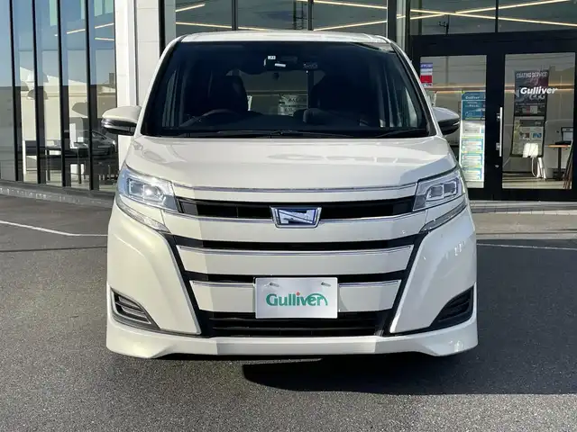 トヨタ ノア ハイブリッド X 茨城県 2017(平29)年 6.3万km ラグジュアリーホワイトパールクリスタルシャインガラスフレーク /トヨタセーフティセンス//フリップダウンモニター//純正ナビ/　　FM/AM/BT/フルセグTV//バックカメラ//クルーズコントロール//片側電動ドア//LEDヘッドライト//オートライト//純正アルミホイール//ETC//スマートキー