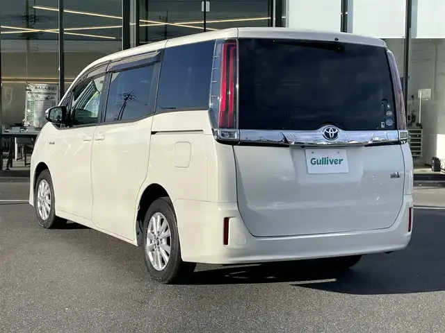 トヨタ ノア ハイブリッド X 茨城県 2017(平29)年 6.3万km ラグジュアリーホワイトパールクリスタルシャインガラスフレーク /トヨタセーフティセンス//フリップダウンモニター//純正ナビ/　　FM/AM/BT/フルセグTV//バックカメラ//クルーズコントロール//片側電動ドア//LEDヘッドライト//オートライト//純正アルミホイール//ETC//スマートキー