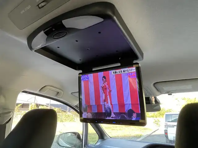 トヨタ ノア ハイブリッド X 茨城県 2017(平29)年 6.3万km ラグジュアリーホワイトパールクリスタルシャインガラスフレーク /トヨタセーフティセンス//フリップダウンモニター//純正ナビ/　　FM/AM/BT/フルセグTV//バックカメラ//クルーズコントロール//片側電動ドア//LEDヘッドライト//オートライト//純正アルミホイール//ETC//スマートキー