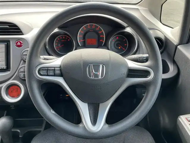 ホンダ フィット G スマートセレ ファインスタイル 道央・札幌 2013(平25)年 8.8万km クリスタルブラックパール ワンオーナー/社外メモリーナビ/AM/FM/CD/SD/ワンセグ/横滑り防止装置/ビルトインETC/ワイパーデアイサー/ステアリングリモコン/スマートキー/キセノンヘッドライト/オートライト/電動格納ミラー/ヒーテッドドアミラー/ウィンカーミラー/純正フロアマット/ドアバイザー/ECON