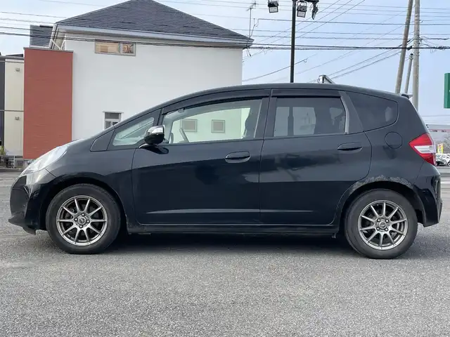 ホンダ フィット G スマートセレ ファインスタイル 道央・札幌 2013(平25)年 8.8万km クリスタルブラックパール ワンオーナー/社外メモリーナビ/AM/FM/CD/SD/ワンセグ/横滑り防止装置/ビルトインETC/ワイパーデアイサー/ステアリングリモコン/スマートキー/キセノンヘッドライト/オートライト/電動格納ミラー/ヒーテッドドアミラー/ウィンカーミラー/純正フロアマット/ドアバイザー/ECON