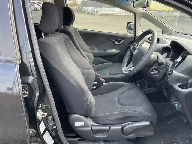 ホンダ フィット G スマートセレ ファインスタイル 道央・札幌 2013(平25)年 8.8万km クリスタルブラックパール ワンオーナー/社外メモリーナビ/AM/FM/CD/SD/ワンセグ/横滑り防止装置/ビルトインETC/ワイパーデアイサー/ステアリングリモコン/スマートキー/キセノンヘッドライト/オートライト/電動格納ミラー/ヒーテッドドアミラー/ウィンカーミラー/純正フロアマット/ドアバイザー/ECON