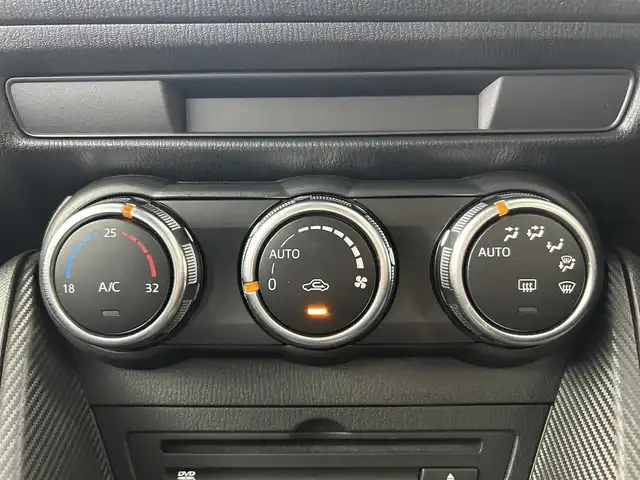 マツダ マツダ２ 15S 千葉県 2019(令1)年 3.9万km エターナルブルーマイカ 禁煙車/スマートシティーブレーキサポート/・ブラインドスポットモニター/・車線逸脱警報システム/・パーキングセンサー/・360度カメラ/純正７インチメモリナビ/・CD/DVD/USB/Bluetooth/フルセグTV/・ビルトインETC/MT付きAT/純正フロアマット/社外１５インチAW/オートライト/・LEDヘッドライト/スマートキー&プッシュスタート