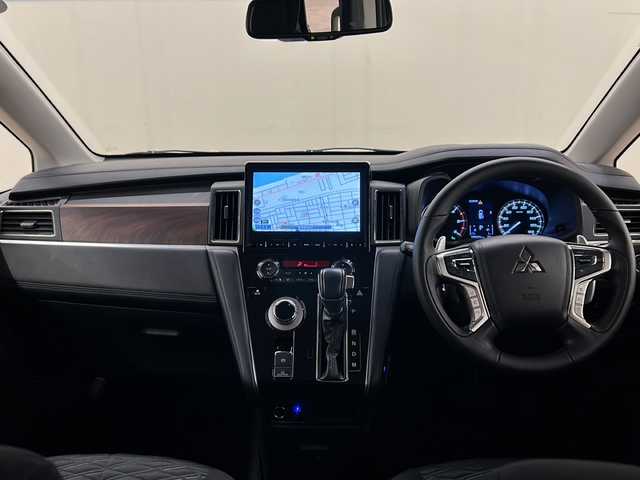 三菱 デリカＤ：５ P 道央・札幌 2019(平31)年 13.9万km ダイヤモンドブラックマイカ /4WD//8人乗り//ワンオーナー//純正10.1インチメモリーナビ/  (DVD/CD/フルセグTV/Bluetooth)//全方位カメラ//e-Assist/  衝突被害軽減ブレーキシステム(FCM)/  車線逸脱警報システム(LDW)/  レーダークルーズコントロール(ACC)/  オートマチックハイビーム(AHB)/  誤発進抑制機能(前進時)/  後側方車両検知警報システム(BSW/LCA)/  後退時交差車両検知警報システム(RCTA)//両側パワースライドドア//パワーバックドア//アクセサリーコンセント(AC100V)//電動サイドステップレス//ウィンカーミラー//電動格納ミラー//ブラインドスポットモニター(BMS)//革巻きステアリング//パドルシフト//ステアリングリモコン//LEDヘッドライト//フォグライト//アイドリングストップ//横滑り防止装置//ETC//前席シートヒーター//純正リアフリップダウンモニター//純正エンジンスターター//ドアバイザー//スマートキー//エンジンプッシュスタート//スペアキー//取扱説明書//保証書//ナビ取説//純正18インチアルミホイール