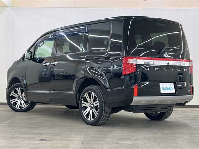 三菱 デリカＤ：５ P 道央・札幌 2019(平31)年 13.9万km ダイヤモンドブラックマイカ /4WD//8人乗り//ワンオーナー//純正10.1インチメモリーナビ/  (DVD/CD/フルセグTV/Bluetooth)//全方位カメラ//e-Assist/  衝突被害軽減ブレーキシステム(FCM)/  車線逸脱警報システム(LDW)/  レーダークルーズコントロール(ACC)/  オートマチックハイビーム(AHB)/  誤発進抑制機能(前進時)/  後側方車両検知警報システム(BSW/LCA)/  後退時交差車両検知警報システム(RCTA)//両側パワースライドドア//パワーバックドア//アクセサリーコンセント(AC100V)//電動サイドステップレス//ウィンカーミラー//電動格納ミラー//ブラインドスポットモニター(BMS)//革巻きステアリング//パドルシフト//ステアリングリモコン//LEDヘッドライト//フォグライト//アイドリングストップ//横滑り防止装置//ETC//前席シートヒーター//純正リアフリップダウンモニター//純正エンジンスターター//ドアバイザー//スマートキー//エンジンプッシュスタート//スペアキー//取扱説明書//保証書//ナビ取説//純正18インチアルミホイール
