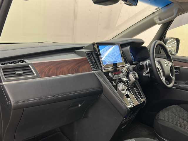 三菱 デリカＤ：５ P 道央・札幌 2019(平31)年 13.9万km ダイヤモンドブラックマイカ /4WD//8人乗り//ワンオーナー//純正10.1インチメモリーナビ/  (DVD/CD/フルセグTV/Bluetooth)//全方位カメラ//e-Assist/  衝突被害軽減ブレーキシステム(FCM)/  車線逸脱警報システム(LDW)/  レーダークルーズコントロール(ACC)/  オートマチックハイビーム(AHB)/  誤発進抑制機能(前進時)/  後側方車両検知警報システム(BSW/LCA)/  後退時交差車両検知警報システム(RCTA)//両側パワースライドドア//パワーバックドア//アクセサリーコンセント(AC100V)//電動サイドステップレス//ウィンカーミラー//電動格納ミラー//ブラインドスポットモニター(BMS)//革巻きステアリング//パドルシフト//ステアリングリモコン//LEDヘッドライト//フォグライト//アイドリングストップ//横滑り防止装置//ETC//前席シートヒーター//純正リアフリップダウンモニター//純正エンジンスターター//ドアバイザー//スマートキー//エンジンプッシュスタート//スペアキー//取扱説明書//保証書//ナビ取説//純正18インチアルミホイール