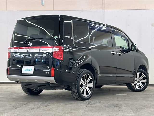 三菱 デリカＤ：５ P 道央・札幌 2019(平31)年 13.9万km ダイヤモンドブラックマイカ /4WD//8人乗り//ワンオーナー//純正10.1インチメモリーナビ/  (DVD/CD/フルセグTV/Bluetooth)//全方位カメラ//e-Assist/  衝突被害軽減ブレーキシステム(FCM)/  車線逸脱警報システム(LDW)/  レーダークルーズコントロール(ACC)/  オートマチックハイビーム(AHB)/  誤発進抑制機能(前進時)/  後側方車両検知警報システム(BSW/LCA)/  後退時交差車両検知警報システム(RCTA)//両側パワースライドドア//パワーバックドア//アクセサリーコンセント(AC100V)//電動サイドステップレス//ウィンカーミラー//電動格納ミラー//ブラインドスポットモニター(BMS)//革巻きステアリング//パドルシフト//ステアリングリモコン//LEDヘッドライト//フォグライト//アイドリングストップ//横滑り防止装置//ETC//前席シートヒーター//純正リアフリップダウンモニター//純正エンジンスターター//ドアバイザー//スマートキー//エンジンプッシュスタート//スペアキー//取扱説明書//保証書//ナビ取説//純正18インチアルミホイール