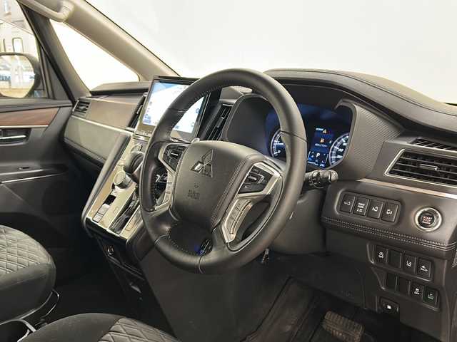 三菱 デリカＤ：５ P 道央・札幌 2019(平31)年 13.9万km ダイヤモンドブラックマイカ /4WD//8人乗り//ワンオーナー//純正10.1インチメモリーナビ/  (DVD/CD/フルセグTV/Bluetooth)//全方位カメラ//e-Assist/  衝突被害軽減ブレーキシステム(FCM)/  車線逸脱警報システム(LDW)/  レーダークルーズコントロール(ACC)/  オートマチックハイビーム(AHB)/  誤発進抑制機能(前進時)/  後側方車両検知警報システム(BSW/LCA)/  後退時交差車両検知警報システム(RCTA)//両側パワースライドドア//パワーバックドア//アクセサリーコンセント(AC100V)//電動サイドステップレス//ウィンカーミラー//電動格納ミラー//ブラインドスポットモニター(BMS)//革巻きステアリング//パドルシフト//ステアリングリモコン//LEDヘッドライト//フォグライト//アイドリングストップ//横滑り防止装置//ETC//前席シートヒーター//純正リアフリップダウンモニター//純正エンジンスターター//ドアバイザー//スマートキー//エンジンプッシュスタート//スペアキー//取扱説明書//保証書//ナビ取説//純正18インチアルミホイール