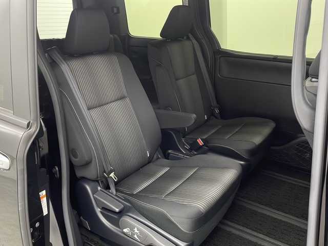 トヨタ ヴォクシー ZS 煌Ⅱ 三重県 2020(令2)年 2.5万km ブラック 禁煙車/トヨタセーフティセンス/・プリクラッシュセーフティ/・レーンディパーチャーアラート　/・オートマチックハイビーム/・先行車発進告知/クリアランスソナー/アルパイン９型ナビ/・フルセグTV/CD/DVD/Bluetooth/SD音楽録音/HDMI/USB/バックカメラ/両側パワースライドドア/革巻きステアリング/ＬＥＤヘッドライト/フォグランプ/ＥＴＣ/ドアバイザー/純正16インチアルミホイール/Wエアバック