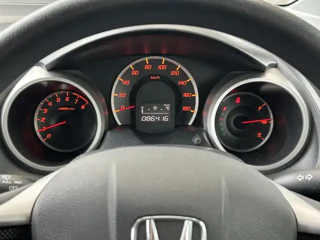 ホンダ フィット G 宮城県 2010(平22)年 8.7万km アラバスターシルバーメタリック ワンオーナー/オーディオ再生(CD/AUX/AM・FM)/純正フロアマット/社外アルミホイール14インチ