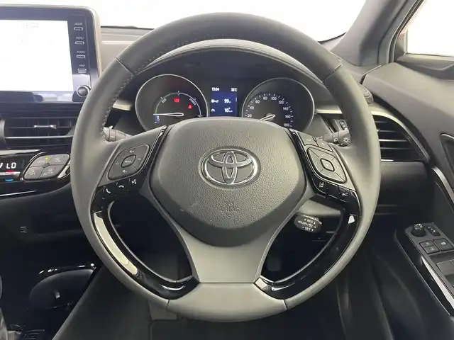 トヨタ Ｃ－ＨＲ G モード ネロ セーフティプラス 埼玉県 2020(令2)年 3.3万km ブラック/エモーショナルレッドⅡ 2トーン 純正8インチディスプレイオーディオ/パノラミックビューモニター/トヨタセーフティセンス/プリクラッシュセーフティ/レーンディパーチャーアラート/レーダークルーズコントロール/ブラインドスポットモニター/パーキングサポートブレーキ/クリアランスソナー /シートヒーター/LEDオートライト/ビルトインETC