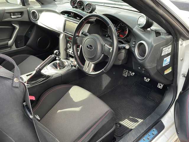 スバル ＢＲＺ S 山形県 2013(平25)年 13.1万km サテンホワイトパール ・社外マフラー/・社外車高調（純正車載）/・社外追加メーターX４/・社外シフトノブ/・社外ナビCD/DVD/フルセグ/BT/・バックカメラ/・社外ドラレコ