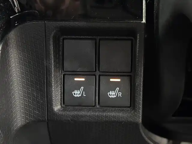 ダイハツ タント カスタム RS セレクション 三重県 2020(令2)年 6.9万km レーザーブルークリスタルシャイン ガソリン・ターボ/FF/インパネCVT/純正 9インチナビ NSZN-Y70DS/（CD/DVD/TV/iPod/MEMORY MUSIC/SD/Bluetooth/FM/AM/USB/HDMI/ドラレコ）/バックカメラ/両側パワースライドドア（ワンタッチオープン機能/ウェルカムオープン機能/タッチ＆ゴーロック機能付）/ドライブレコーダー 前後（ナビ連動）/ビルトインETC/スマートアシスト3/・衝突回避支援ブレーキ機能（対車両・対歩行者）/・衝突警報機能（対車両・対歩行者）/・ブレーキ制御付誤発進抑制機能（前方・後方）/・レーダークルコン/・レーンキープコントロール（LKC）/・車線逸脱抑制制御機能/・車線逸脱警報機能/・コーナーセンサー（フロント２個／リヤ２個）/・標識認識機能（進入禁止）/・アダプティブドライビングビーム（ADB）/装備/・ハーフレザーシート/・シートヒーター（D/N）/・オートエアコン/・オートライト/・LED ヘッドランプ＋サイドビューランプ＋フロントフォグランプ/・運転席ロングスライド機能/・ステアリングスイッチ/・充電用USBジャック/・プッシュスタート/・純正15inAW/・スマートキーx2/・保/取/など