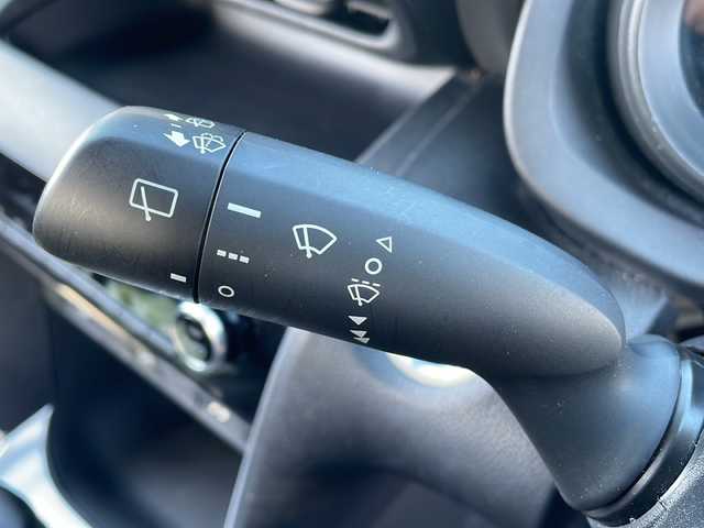 トヨタ ヤリスクロス ハイブリッド G 岩手県 2022(令4)年 4.6万km ホワイトパールクリスタルシャイン ワンオーナー/禁煙車/純正ディスプレイオーディオ/AM/FM/Bluetooth/サイド/バックカメラ/全方位カメラ/ETC/前後ドライブレコーダー/レーダークルーズコントロール/衝突被害軽減ブレーキ/レーンキープアシスト/横滑り防止装置/オートライト/オートハイビーム/LEDヘッドライト/スマートキー/プッシュスタート/電動格納ミラー/純正16インチAW/積込スタッドレスタイヤ　/純正フロアマット/純正ドアバイザー/保証書/取扱説明書
