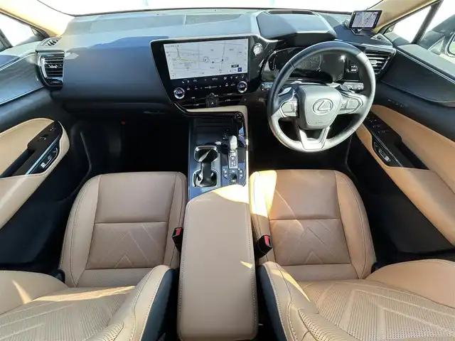 レクサス ＮＸ 250 バージョンL 岩手県 2023(令5)年 3.5万km ソニッククォーツ パノラマルーフ　１４型ナビ　全周囲Ｃ　ＤＶＤ再生　フルセグ　ヘッドアップディスプレイ　ＢＳＭ　メモリ付電動茶本革シート　エアシートヒーター　電動リアゲート　前後ドラレコ　ＧＰＳレーダー　パドルシフト