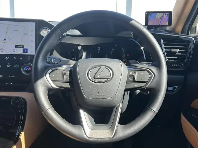 レクサス ＮＸ 250 バージョンL 岩手県 2023(令5)年 3.5万km ソニッククォーツ パノラマルーフ　１４型ナビ　全周囲Ｃ　ＤＶＤ再生　フルセグ　ヘッドアップディスプレイ　ＢＳＭ　メモリ付電動茶本革シート　エアシートヒーター　電動リアゲート　前後ドラレコ　ＧＰＳレーダー　パドルシフト