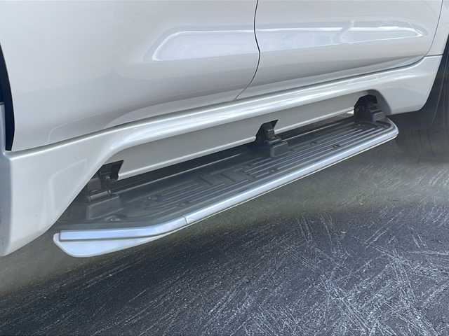 トヨタ ランドクルーザー プラド TX Lパッケージ 道北・旭川 2022(令4)年 1.2万km ホワイトパールクリスタルシャイン /4WD//寒冷地仕様//サンルーフ//ベージュ革シート//モデリスタエアロ//モデリスタマフラー//電動ステップ//マルチテレインモニター//禁煙車//純正ディスプレイオーディオ14スピーカー//ナビコネクト//BT/USB//パノラミックビューモニター//トヨタセーフティセンス//PCS/LDA/AHB/RSA/PKSB/BSM//レーダークルーズコントロール//クリアランスソナー//シートヒーター//エアシート//パワーシート//ドライブレコーダー//ビルトインETC2.0//純正スマートキー一体型エンジンスターター//オートハイビーム//オートライト//LEDヘッドライト//フォグライト//ヘッドライトウォッシャー//フロントデアイサー//オートワイパー//オートリトラミラー//純正フロアマット//社外AW冬タイヤ積み込み
