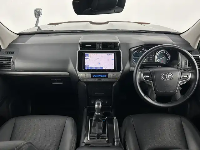トヨタ ランドクルーザー プラド TX Lパッケージ ブラックED 愛知県 2021(令3)年 5.9万km グレーメタリック ブラックパッケージ/・漆黒メッキフロントグリル/・ピアノブラック加飾LEDフォグランプ/・漆黒メッキバックドアガーニッシュ/・ピアノブラックルーフレール/・ブラック塗装18インチアルミホイール/・ブラック革シート/・ブラックシフトパネル/純正9インチSDナビ/（Bluetooth/フルセグ/バックカメラ/DVD/SD録音）/ビルトインETC/バグガード/セーフティセンス/・プリクラッシュセーフティ/・レーンディパーチャーアラート/・オートマチックハイビーム/・レーダークルーズコントロール/・ロードサインアシスト/トラクションコントロール/ヒルスタートアシスト/LEDヘッドランプ/革巻きステアリング/前席パワーシート/前席快適温熱シート/トノカバー/スマートキー/プッシュスタート