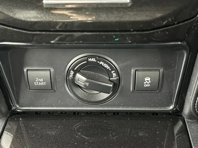 トヨタ ランドクルーザー プラド TX Lパッケージ ブラックED 愛知県 2021(令3)年 5.9万km グレーメタリック ブラックパッケージ/・漆黒メッキフロントグリル/・ピアノブラック加飾LEDフォグランプ/・漆黒メッキバックドアガーニッシュ/・ピアノブラックルーフレール/・ブラック塗装18インチアルミホイール/・ブラック革シート/・ブラックシフトパネル/純正9インチSDナビ/（Bluetooth/フルセグ/バックカメラ/DVD/SD録音）/ビルトインETC/バグガード/セーフティセンス/・プリクラッシュセーフティ/・レーンディパーチャーアラート/・オートマチックハイビーム/・レーダークルーズコントロール/・ロードサインアシスト/トラクションコントロール/ヒルスタートアシスト/LEDヘッドランプ/革巻きステアリング/前席パワーシート/前席快適温熱シート/トノカバー/スマートキー/プッシュスタート