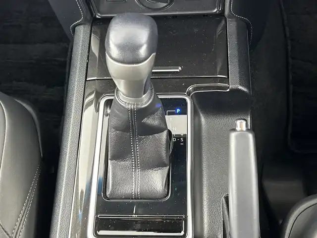 トヨタ ランドクルーザー プラド TX Lパッケージ ブラックED 愛知県 2021(令3)年 5.9万km グレーメタリック ブラックパッケージ/・漆黒メッキフロントグリル/・ピアノブラック加飾LEDフォグランプ/・漆黒メッキバックドアガーニッシュ/・ピアノブラックルーフレール/・ブラック塗装18インチアルミホイール/・ブラック革シート/・ブラックシフトパネル/純正9インチSDナビ/（Bluetooth/フルセグ/バックカメラ/DVD/SD録音）/ビルトインETC/バグガード/セーフティセンス/・プリクラッシュセーフティ/・レーンディパーチャーアラート/・オートマチックハイビーム/・レーダークルーズコントロール/・ロードサインアシスト/トラクションコントロール/ヒルスタートアシスト/LEDヘッドランプ/革巻きステアリング/前席パワーシート/前席快適温熱シート/トノカバー/スマートキー/プッシュスタート
