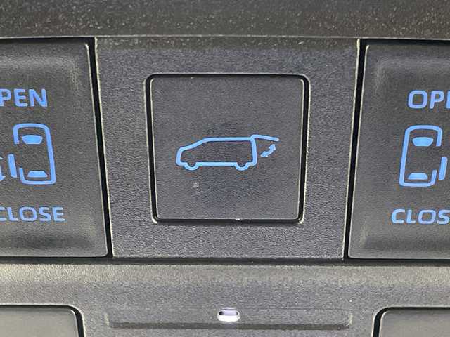 トヨタ ヴォクシー ハイブリッド S－Z 群馬県 2022(令4)年 2.3万km ホワイトパールクリスタルシャイン モデリスタエアロ　純正メーカーナビ　純正１４型後部席モニター　快適便利パッケージ　電動リアゲート　ステアリングヒーター　ユニバーサルステップ　両側電動スライドドア　ビルトインＥＴＣ２．０　禁煙車