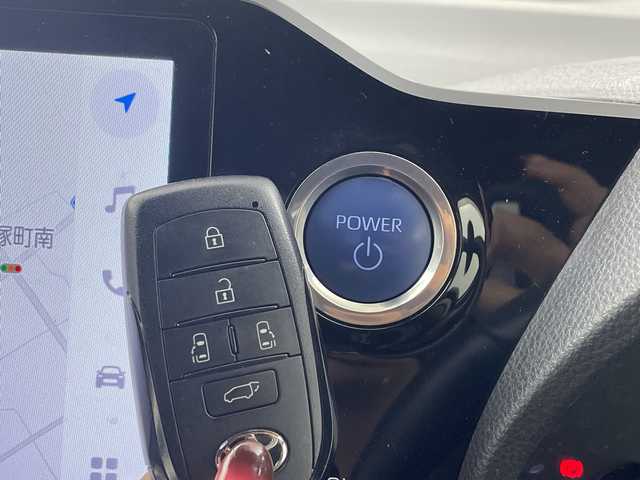 トヨタ ヴォクシー ハイブリッド S－Z 群馬県 2022(令4)年 2.3万km ホワイトパールクリスタルシャイン モデリスタエアロ　純正メーカーナビ　純正１４型後部席モニター　快適便利パッケージ　電動リアゲート　ステアリングヒーター　ユニバーサルステップ　両側電動スライドドア　ビルトインＥＴＣ２．０　禁煙車