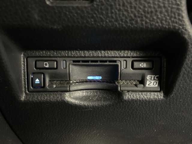 トヨタ ヴォクシー ハイブリッド S－Z 群馬県 2022(令4)年 2.3万km ホワイトパールクリスタルシャイン モデリスタエアロ　純正メーカーナビ　純正１４型後部席モニター　快適便利パッケージ　電動リアゲート　ステアリングヒーター　ユニバーサルステップ　両側電動スライドドア　ビルトインＥＴＣ２．０　禁煙車