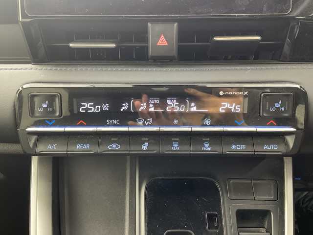 トヨタ ヴォクシー ハイブリッド S－Z 群馬県 2022(令4)年 2.3万km ホワイトパールクリスタルシャイン モデリスタエアロ　純正メーカーナビ　純正１４型後部席モニター　快適便利パッケージ　電動リアゲート　ステアリングヒーター　ユニバーサルステップ　両側電動スライドドア　ビルトインＥＴＣ２．０　禁煙車