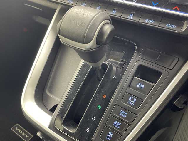 トヨタ ヴォクシー ハイブリッド S－Z 群馬県 2022(令4)年 2.3万km ホワイトパールクリスタルシャイン モデリスタエアロ　純正メーカーナビ　純正１４型後部席モニター　快適便利パッケージ　電動リアゲート　ステアリングヒーター　ユニバーサルステップ　両側電動スライドドア　ビルトインＥＴＣ２．０　禁煙車