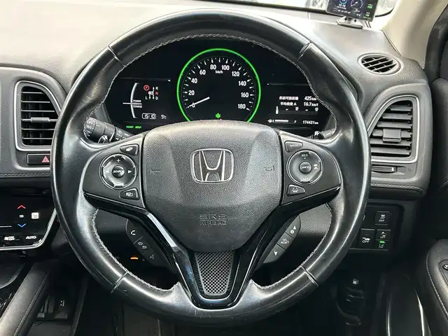 ホンダ ヴェゼル ハイブリッド Z ホンダセンシング 宮城県 2018(平30)年 17.5万km クリスタルブラックパール 純正ＳＤナビ（フルセグ、ラジオ、ＳＤ、ＢＴ）//純正ＡＷ//ビルトインＥＴＣ//純正フロアマット//追従型クルコン//ＵＳＢポート//スマートキー//レーンキープアシスト//Ｄ／Ｎ席シートヒーター//ワイパーデアイサー//横滑り防止機能//プリクラッシュセーフティ//スマートキー//プッシュスタート//バックカメラ