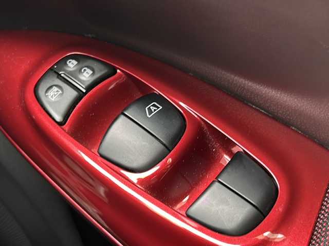 日産 ジューク 15RX タイプV 宮崎県 2012(平24)年 6.1万km 茶 純正SDナビ（MP311D-W）/バックカメラ/ETC/プッシュスタート/電動格納ミラー/スペアキー１本/取扱説明書/記録簿