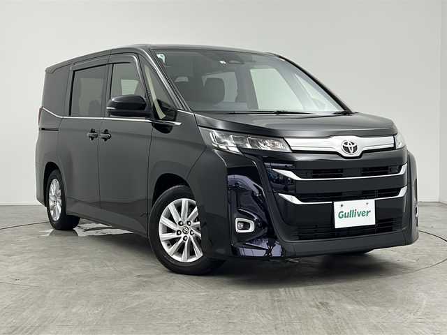 トヨタ ノア Z 三重県 2022(令4)年 4.1万km アティチュードブラックマイカ 禁煙車/快適利便パッケージHigh/・２列目シートヒーター/・オットマン/・パワーバックドア/・ナノイーX/クリアランスソナー/HUD/トヨタセーフティセンス/・プリクラッシュセーフティ/・LTA/・オートマチックハイビーム/・ロードサインアシスト/・レーダークルーズコントロール/・先行車発進告知/デジタルインナーミラー/純正10.5型ナビ/・フルセグ/CD/DVD/HDMI/USB/Bluetooth/純正14インチフリップダウンモニター（V14T-R72R）/バックカメラ/ハンズフリー両側パワースライドドア/革巻きステアリング/ETC2.0/スペアタイヤ/ドアバイザー/純正16インチアルミホイール/W+サイド+カーテンエアバック